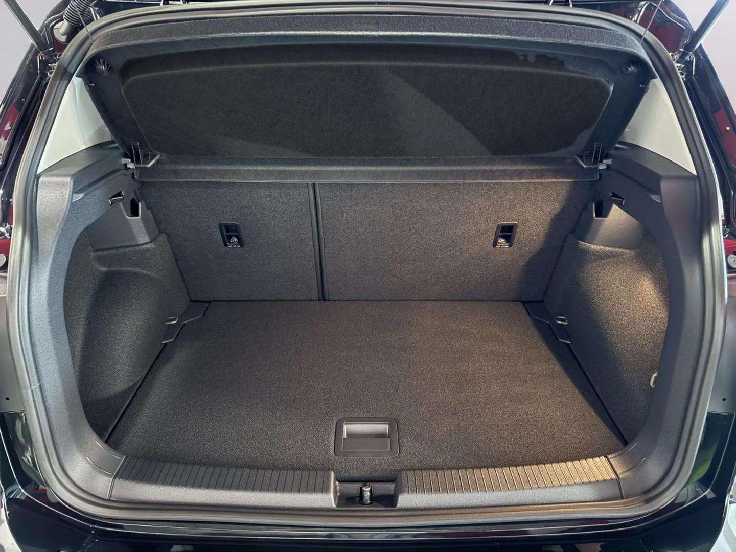 Volkswagen T-Cross или аналогичный
